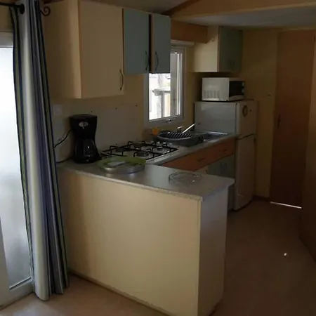 Camping Mobil-home Avec Terrasse Accueillant 6 Pers - Api-1-52-631 Sournia