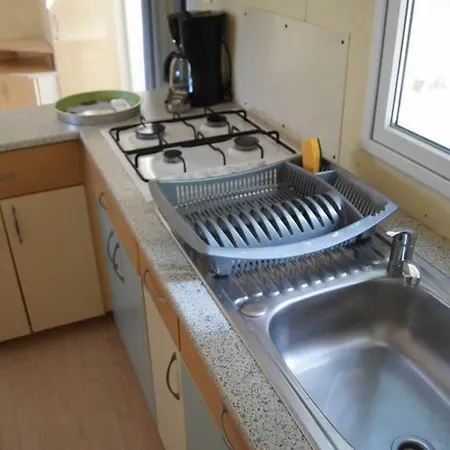 Mobil-home Avec Terrasse Accueillant 6 Pers - Api-1-52-631 *