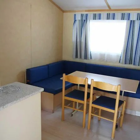 Mobil-home Avec Terrasse Accueillant 6 Pers - Api-1-52-631 *